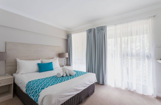 Self-Contained Beachside Apartments with outdoor pool, BBQ, Games & Play Areas