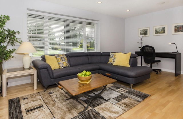 Autónoma hermosa suite de 2 dormitorios / 2 baños en Port Coquitlam