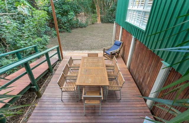 Self Contained Cottage - minutes from state forest, local village & public tpt.
