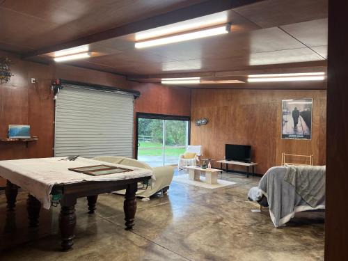 Self contained open shed space