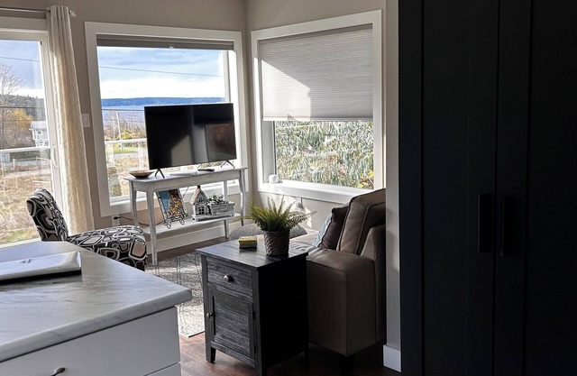 Self contained suite, all you will need for your stay in Oceanside Chemainus.
