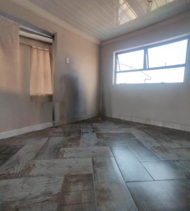 Self serviced cute and comfy nestled in the center of lenasia