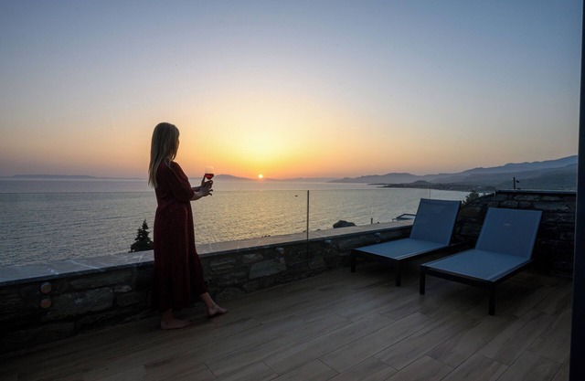 SELINI Penthouse Suite, Mani Suites