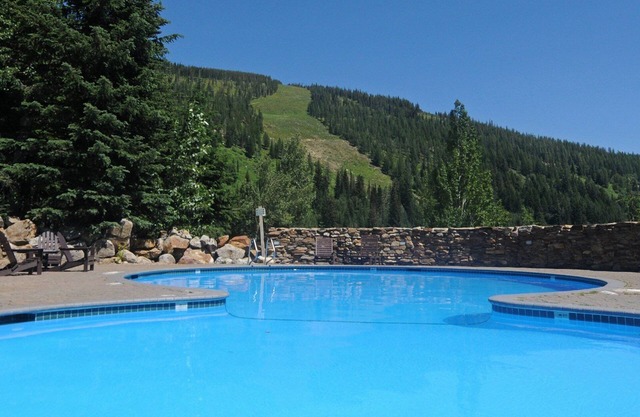 Selkirk Lodge