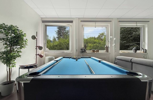 Group Oasis Munich - Cinema, pool table & 17 beds