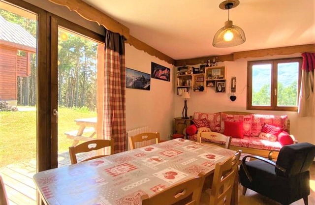 Chalet Adosado de 3 Piezas con Local de Esquí y Parking Gratuito