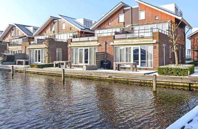 Modern semi-detached holiday home in a watery location