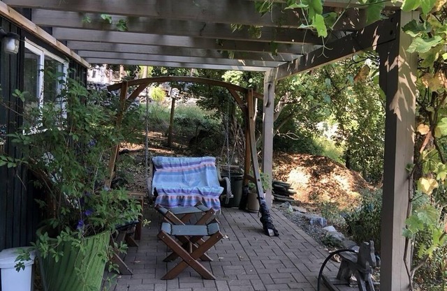 semi detached house close to the lake 35 mn from Vernon