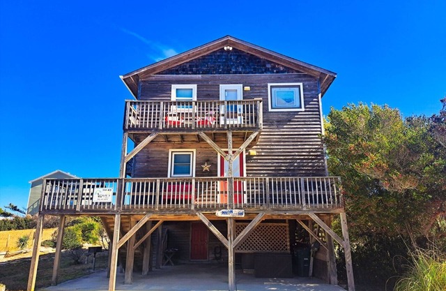 Semi OF, Hot Tub, Great Views, Comfortable, Large screened deck