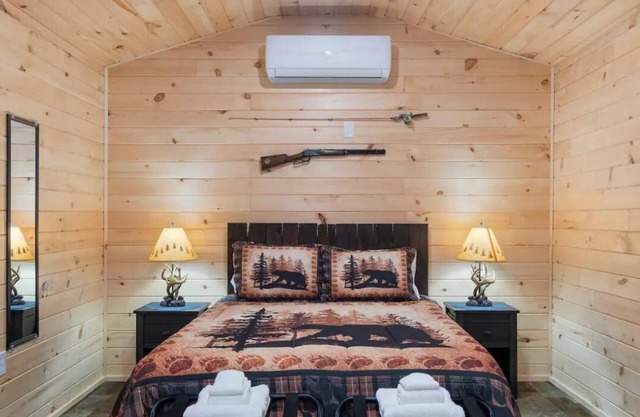Seneca Hideaway/Rustic Hunter’s cabin/Hot Tub