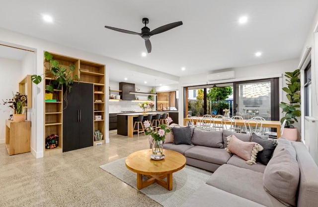 Sensational 4 Bedroom House - Free Parking - Free WIFI