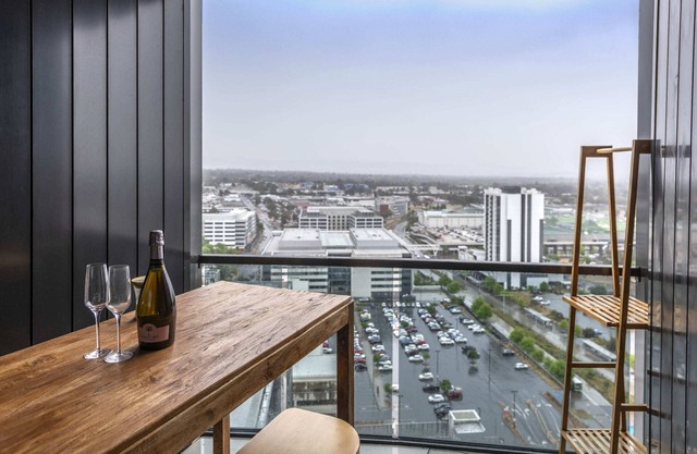 Sensational City and Lake View Delight - Belconnen
