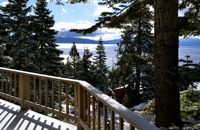 Sensacionales vistas al lago - Chalet en Meeks Bay!