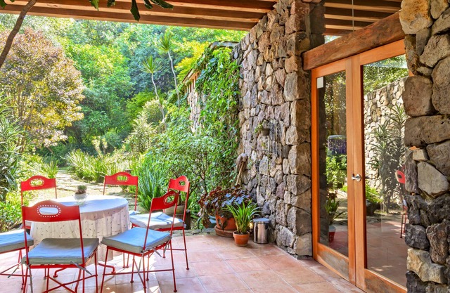 Sensacional casa de piedra en Valle de Bravo