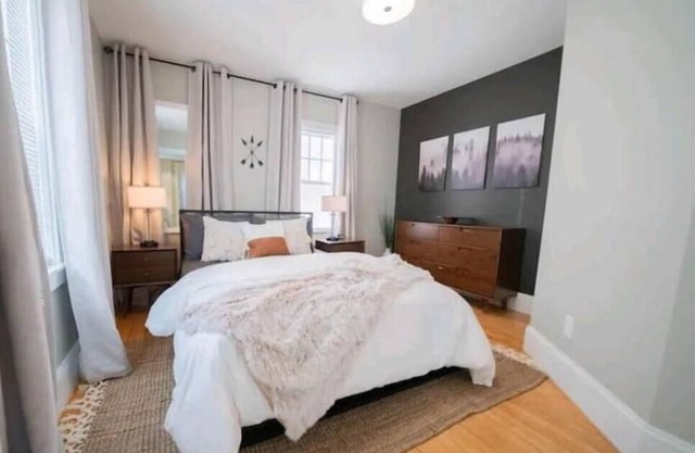 Sensory Serenity: Parking, Netflix,Fast Wi-Fi in a Luxe Fragrance-Free Flat
