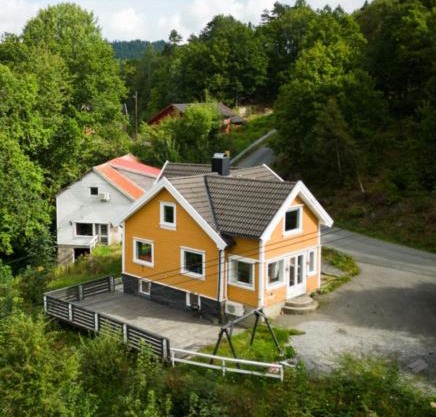 Sentral enebolig i Lyngdal