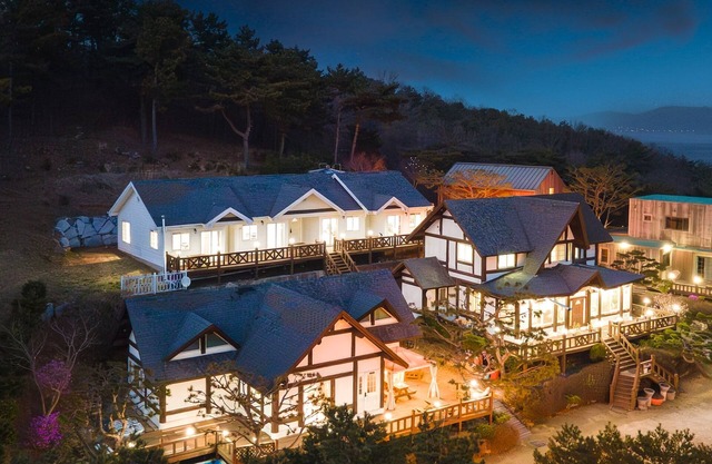 Seokmodo Supsokbadapunggyeong Pension