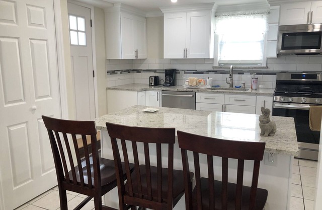 SPECIAL RATE 8/16-8/22 BEACHSIDE RETREAT 2 BD APT/ W/PVT PATIO