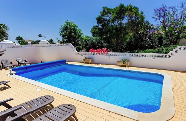 Fabulosa villa de 3 dormitorios a poca distancia de Carvoeiro con piscina privada climatizada