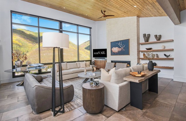 Sequoia Chalet – 5BR Vail Retreat with summer AC in Primary Bedroom, Hot Tub, Me