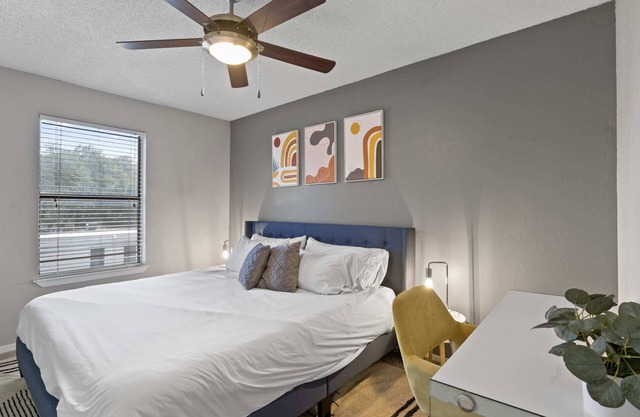 Serene 1BR suite w/ fast WiFi + king bed + pool