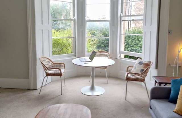 Serene 2 Bedroom Apartment in Clifton