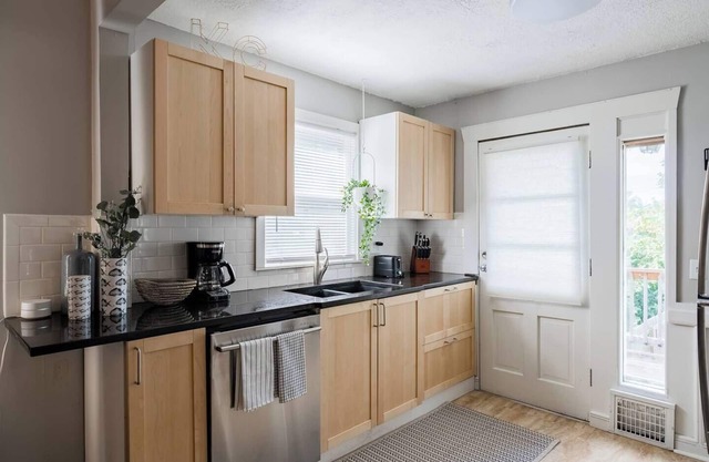 Serene 2-Bedroom Retreat with Fenced Yard Near 21