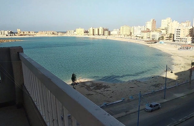 Serene 3-bedroom apartment in Marsa Matruh with sea views