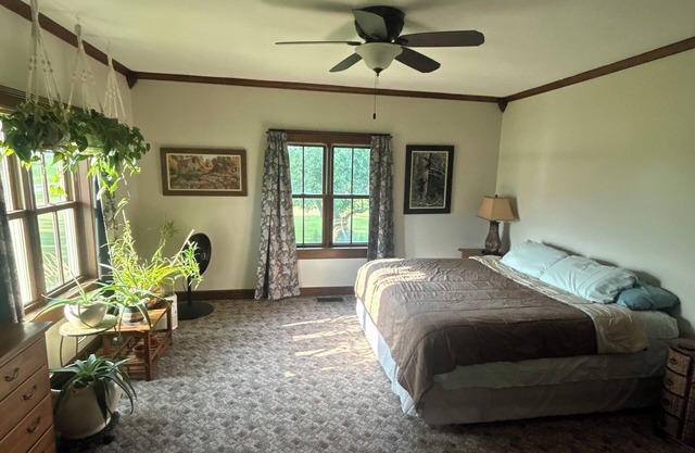 Serene 3-bedroom farmhouse near Lambeau and Bay Beach