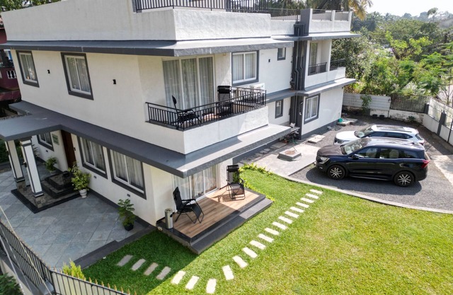 Serene 4 Bedroom Private Villa with Pvt-parking and lawns Hosted by- TGH