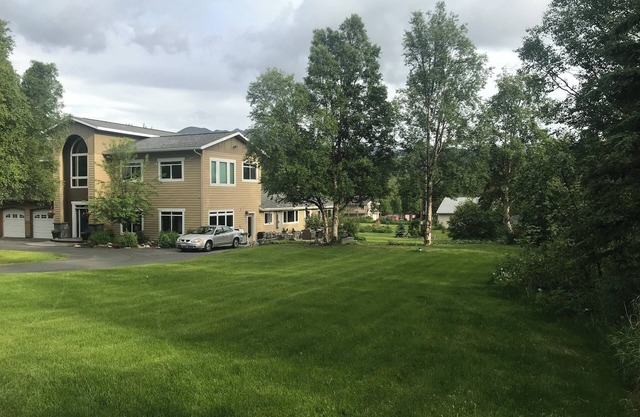 Serene 5-bedroom estate in Anchorage