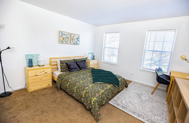 Serene 5-Bedroom Retreat, Oswego
