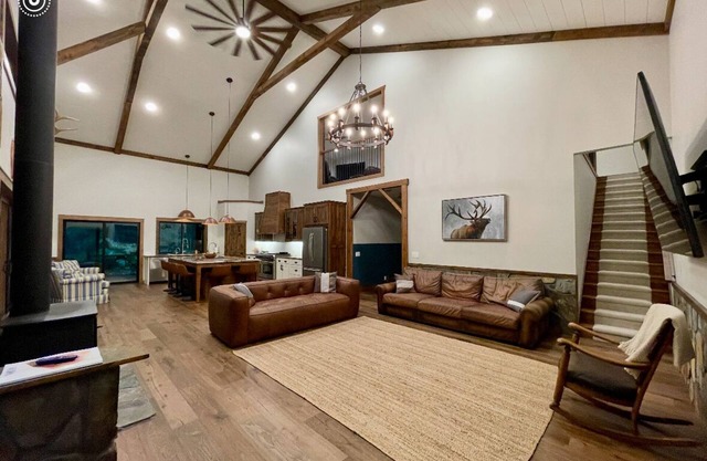 Serene and spacious home in the woods, w/ hot tub. Minutes from bike trails.