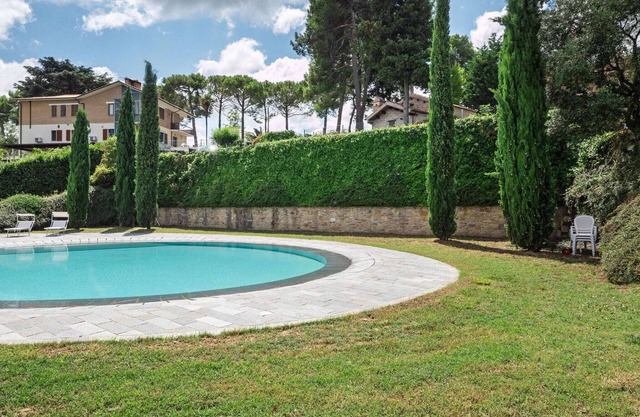 Apartamento en Mombaroccio con Vistas al Mar
