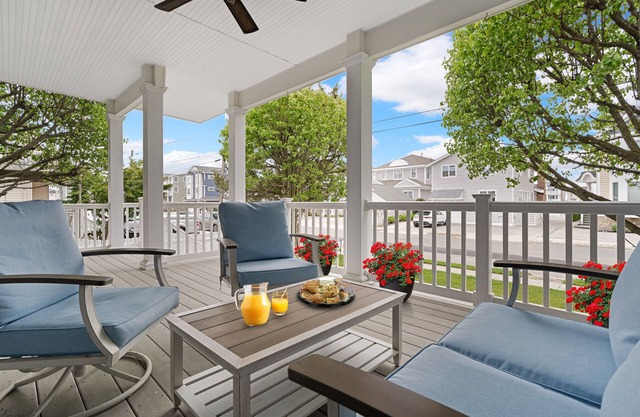 Serene Avalon Escape: Luxury Beautiful Home, Walking Distance to Town and Beach