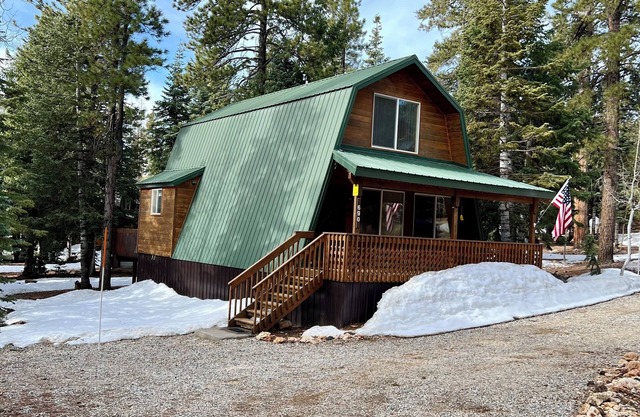 Serene Cabin Retreat Near National Parks & Outdoor Recreational Destinations