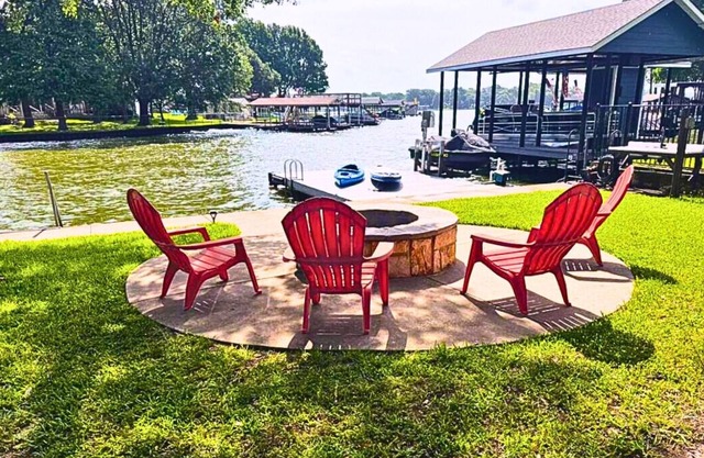 Serene Cedar Creek Lake Home! Huge Yard, Firepit, Fish, Kayak, Swim & More!