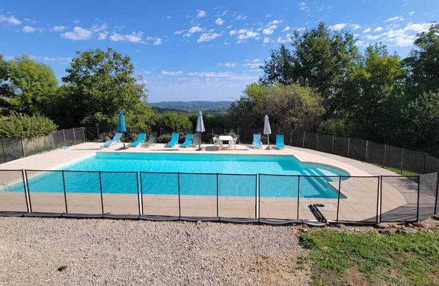 Serene country property with two houses, large pool & terrace with stunning view