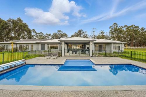 Serene Coastal Retreat in Hastings w pool