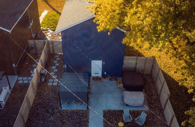 Serene Comfort, Fenced in Backyard, Spa