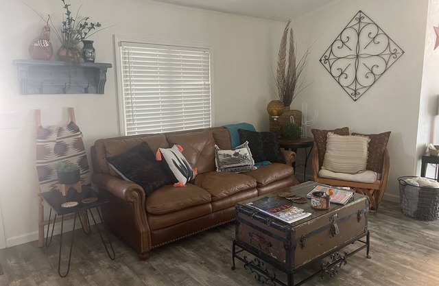 Serene & comfortable Southwestern home in Dalhart for you and your pets…