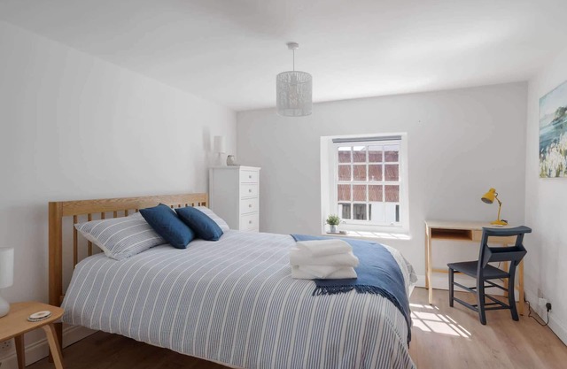 Serene Cottage Nr the Waterfront, Topsham
