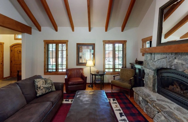 Serene Cottage | Ski-In/Ski-Out Private Hot Tub