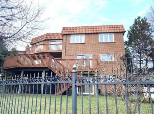 Serene Don River Nature gateway- 2BR suite, Private Patio, Free Parking
