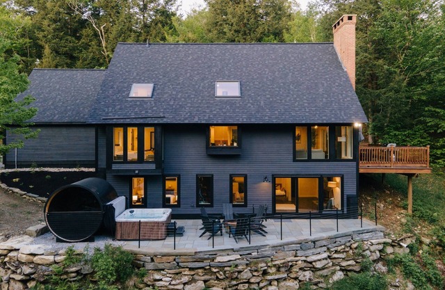 Serene Escape | Comfort & Luxury | A/C | Hot Tub | Sauna | Golf Getaway