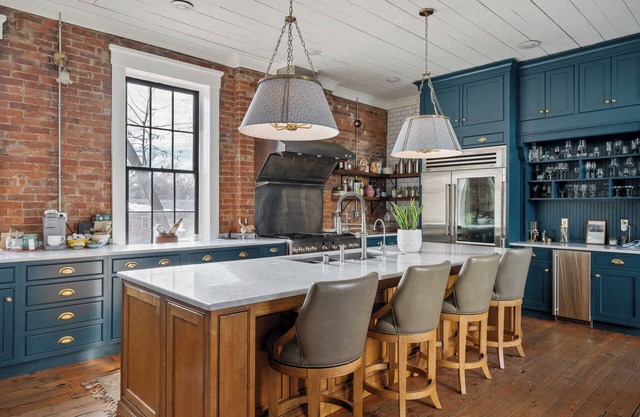 Unit 4: A Cozy Vintage Mansion for Derby Weekend!