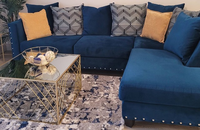 Serene Exquisite 2BD Near It All! *KING&QUEEN BED*