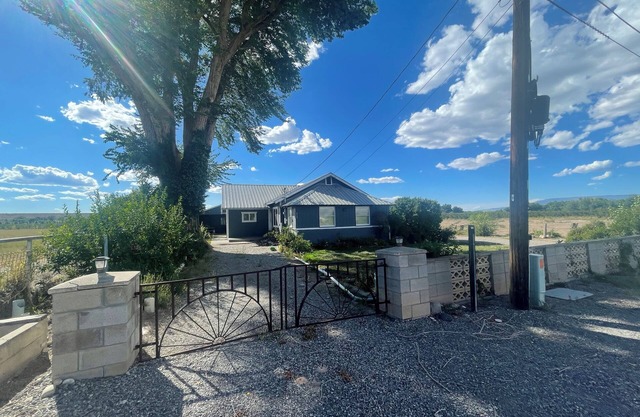 Serene farmhouse with AC in charming Olathe