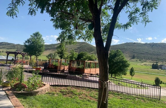 Serene getaway nestled within beautiful Mountains with abundance of wildlife.