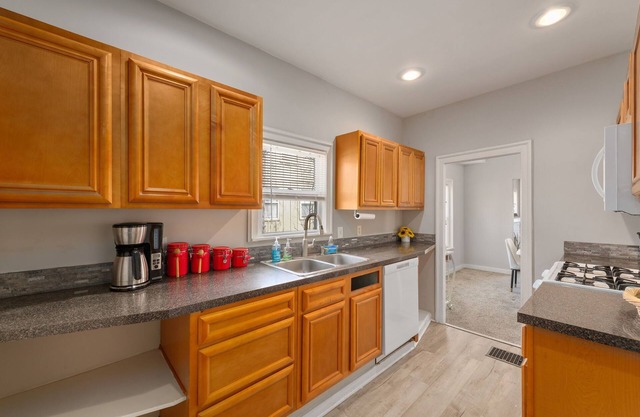 Serene Haven Retreat 2BR 1BTH in Holmes Rd KCMO